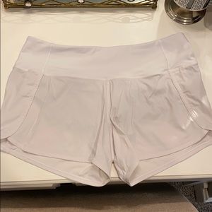 Lulu lemon speed up short 2.5”